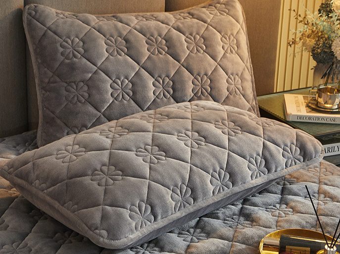 Milk Velvet Quilted Bed Sheet Single Piece Winter Thickened Coral Flannel Bed Cover Three-piece Set Mattress Protector Sheet