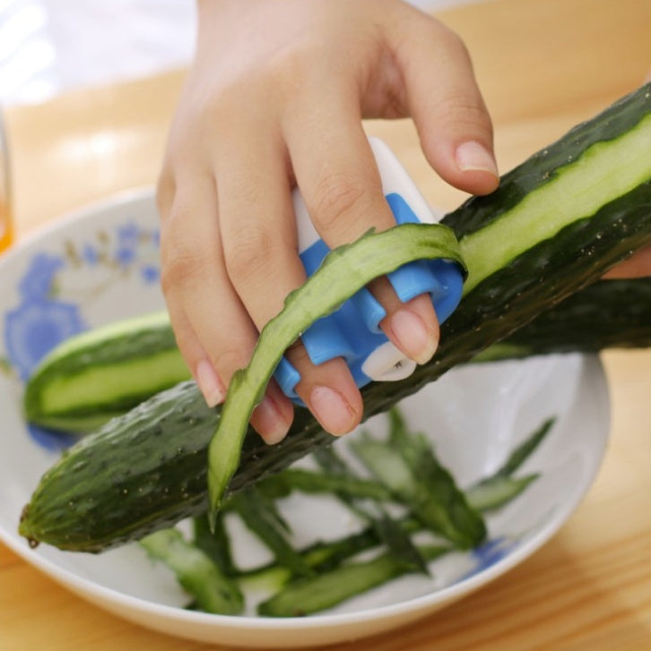 Creative finger fruit peeler