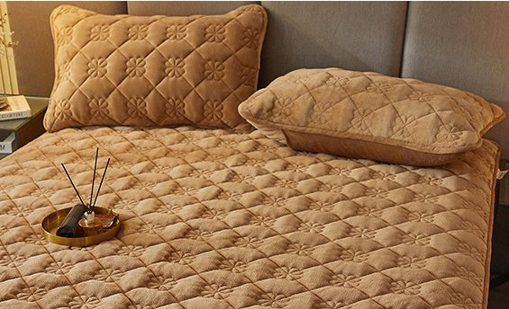 Milk Velvet Quilted Bed Sheet Single Piece Winter Thickened Coral Flannel Bed Cover Three-piece Set Mattress Protector Sheet