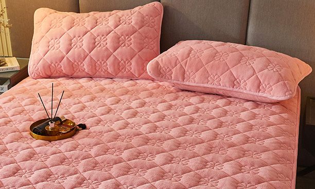 Milk Velvet Quilted Bed Sheet Single Piece Winter Thickened Coral Flannel Bed Cover Three-piece Set Mattress Protector Sheet