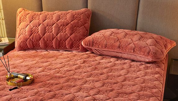 Milk Velvet Quilted Bed Sheet Single Piece Winter Thickened Coral Flannel Bed Cover Three-piece Set Mattress Protector Sheet